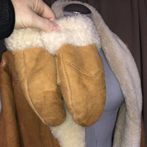 Incredible Vintage Shearling Embroidered Coat/mitt - Picture 9 of 15